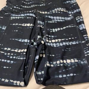 Avia leggings Capri with pockets size M 8-10